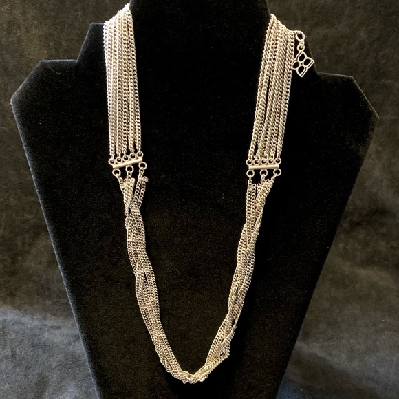 Jewelry - Silver tone chain necklace